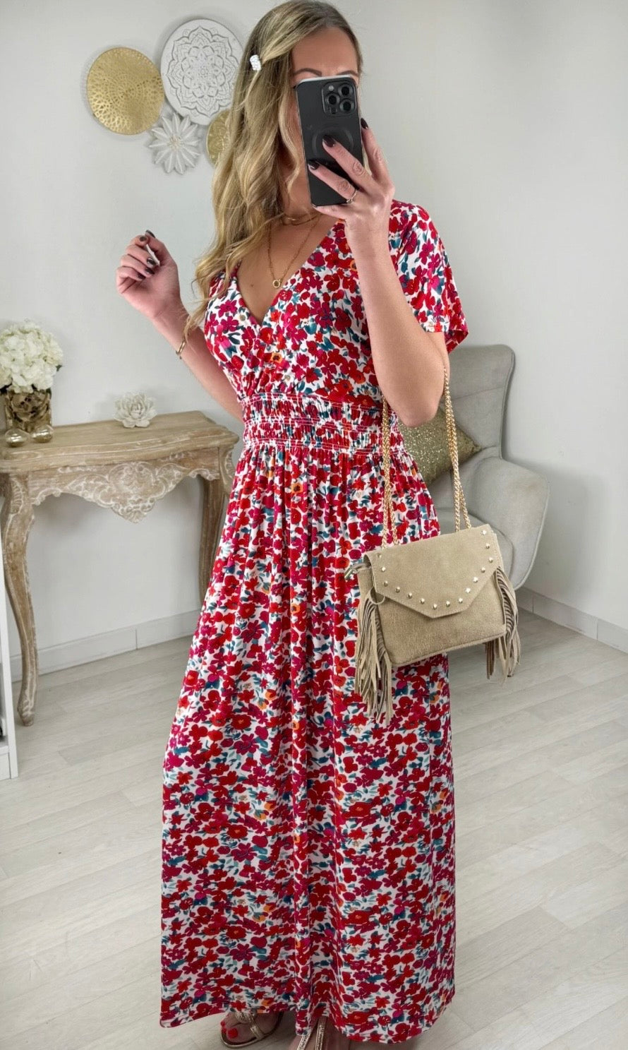 Robe Blanche à Fleurs Rouges